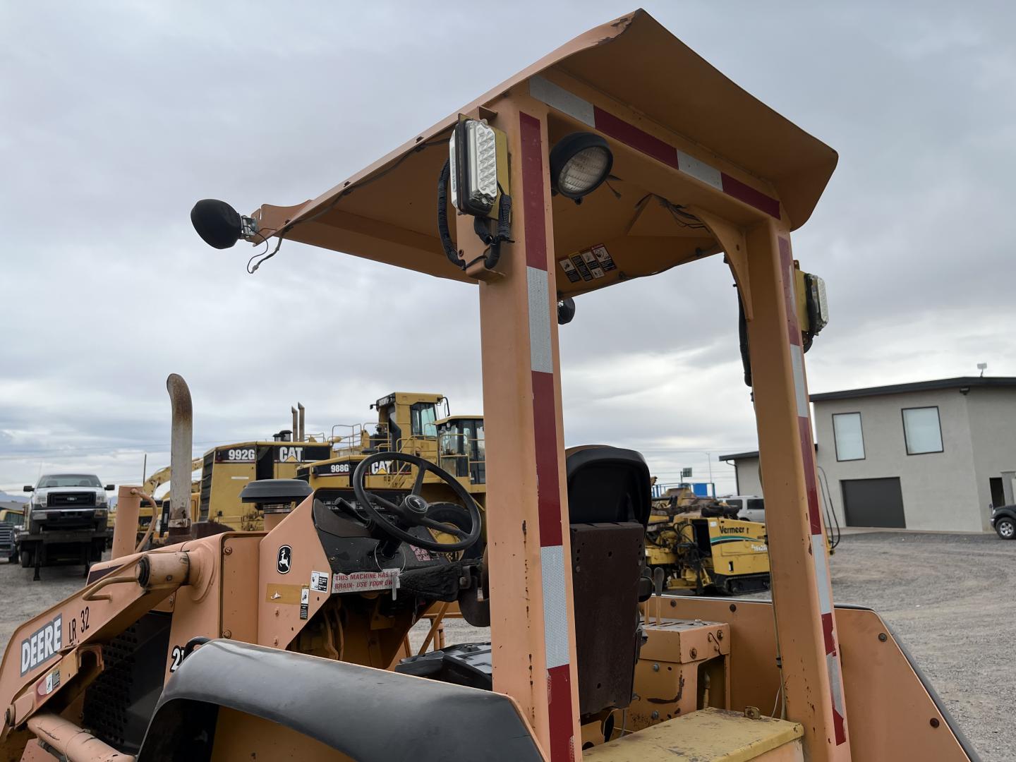 ./imagenes/INVOICE/2019/17260/CARGADOR CON ESCREPA JOHN DEERE 210LE (32).JPG